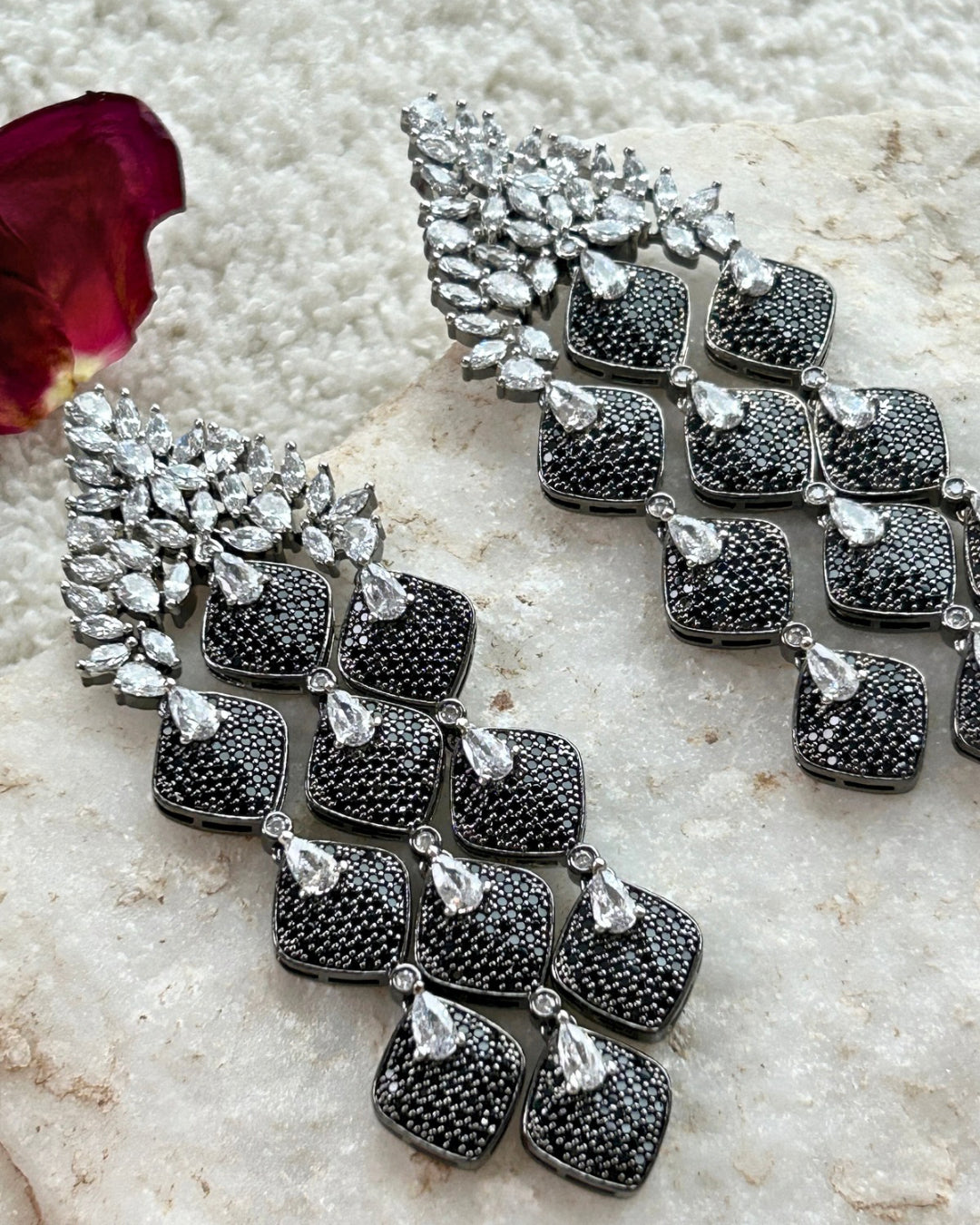 NOIR GLAM |
